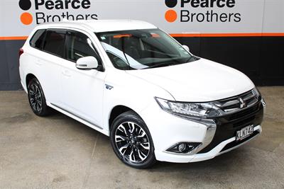 2017 Mitsubishi Outlander - Thumbnail