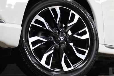 2017 Mitsubishi Outlander - Thumbnail