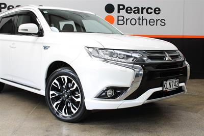 2017 Mitsubishi Outlander - Thumbnail