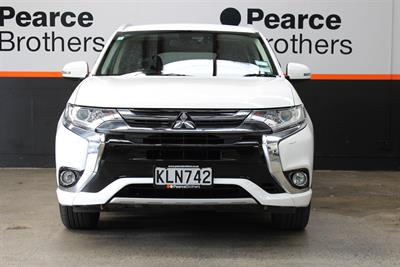 2017 Mitsubishi Outlander - Thumbnail