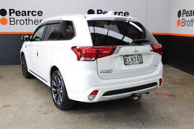 2017 Mitsubishi Outlander - Thumbnail