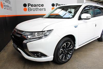 2017 Mitsubishi Outlander - Thumbnail
