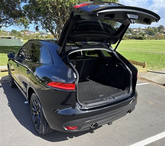 2018 Jaguar F-Pace - Thumbnail