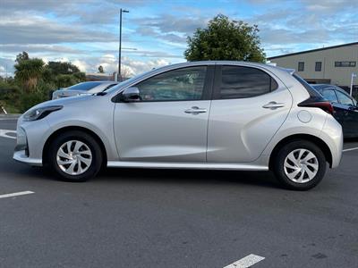 2021 Toyota Yaris - Thumbnail