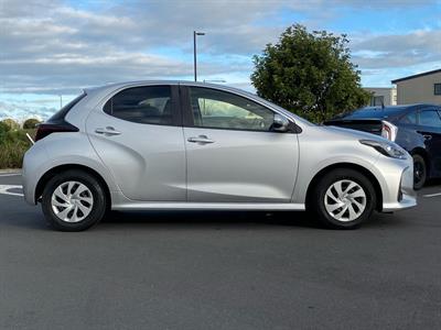 2021 Toyota Yaris - Thumbnail