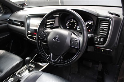 2020 Mitsubishi Outlander - Thumbnail