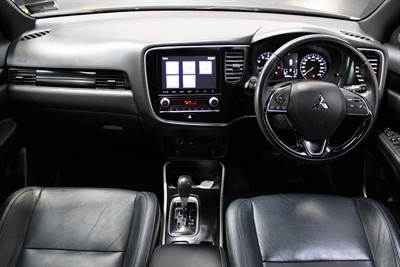 2020 Mitsubishi Outlander - Thumbnail
