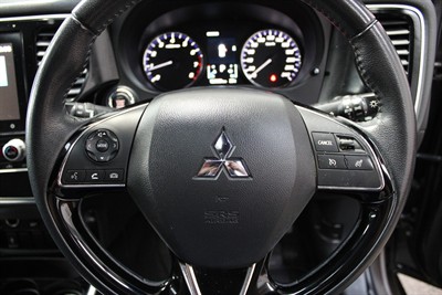 2020 Mitsubishi Outlander - Thumbnail