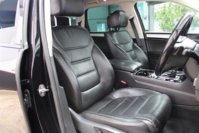 2015 Volkswagen TOUAREG - Thumbnail