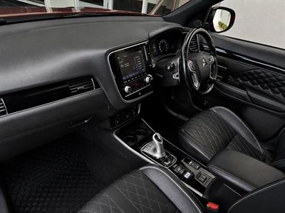 2021 Mitsubishi Outlander - Thumbnail