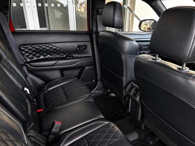 2021 Mitsubishi Outlander - Thumbnail