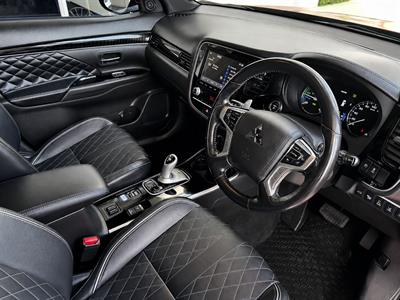 2021 Mitsubishi Outlander - Thumbnail