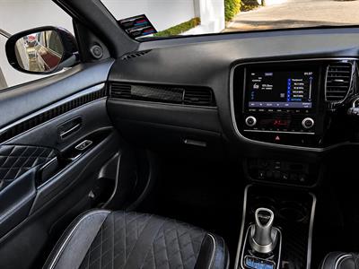 2021 Mitsubishi Outlander - Thumbnail