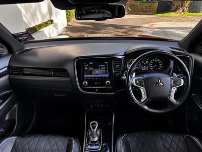2021 Mitsubishi Outlander - Thumbnail