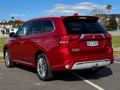 2021 Mitsubishi Outlander - Thumbnail