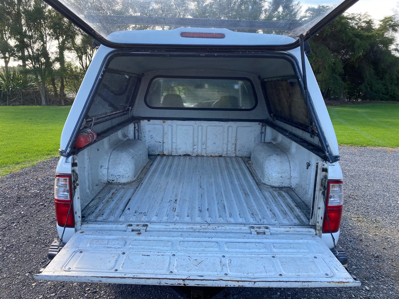 2006 Ford Courier
