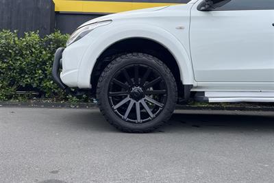 2016 Mitsubishi Triton - Thumbnail