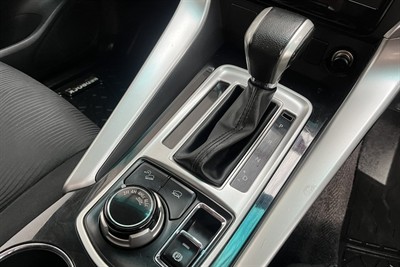 2016 Mitsubishi Pajero Sport - Thumbnail