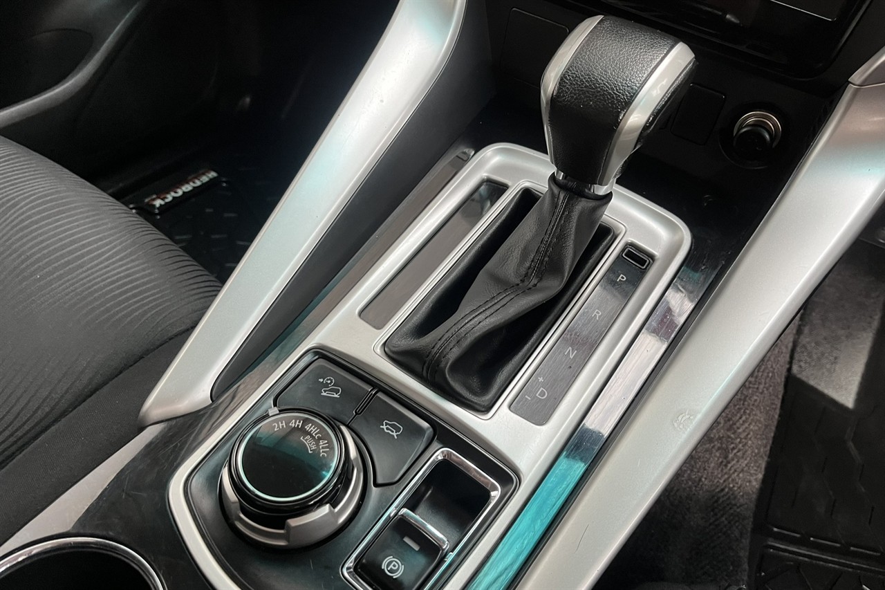 2016 Mitsubishi Pajero Sport