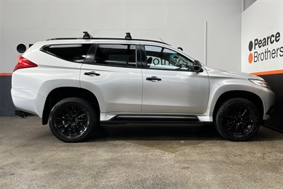 2016 Mitsubishi Pajero Sport - Thumbnail