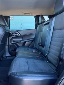 2022 Mitsubishi Outlander - Thumbnail
