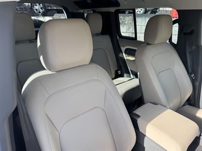2023 Land Rover Defender - Thumbnail