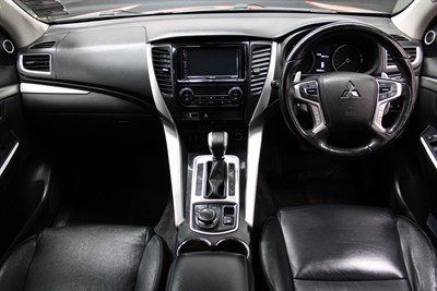 2017 Mitsubishi Pajero Sport - Thumbnail