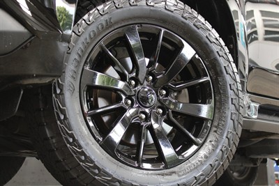 2017 Mitsubishi Pajero Sport - Thumbnail