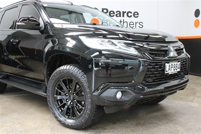 2017 Mitsubishi Pajero Sport - Thumbnail