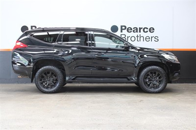 2017 Mitsubishi Pajero Sport - Thumbnail