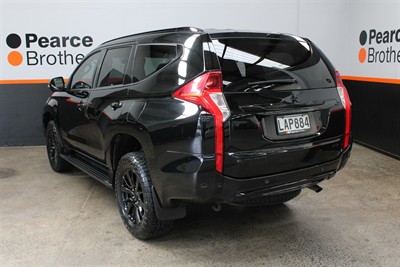 2017 Mitsubishi Pajero Sport - Thumbnail