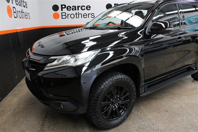2017 Mitsubishi Pajero Sport - Thumbnail