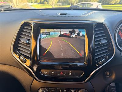 2020 Jeep Cherokee - Thumbnail