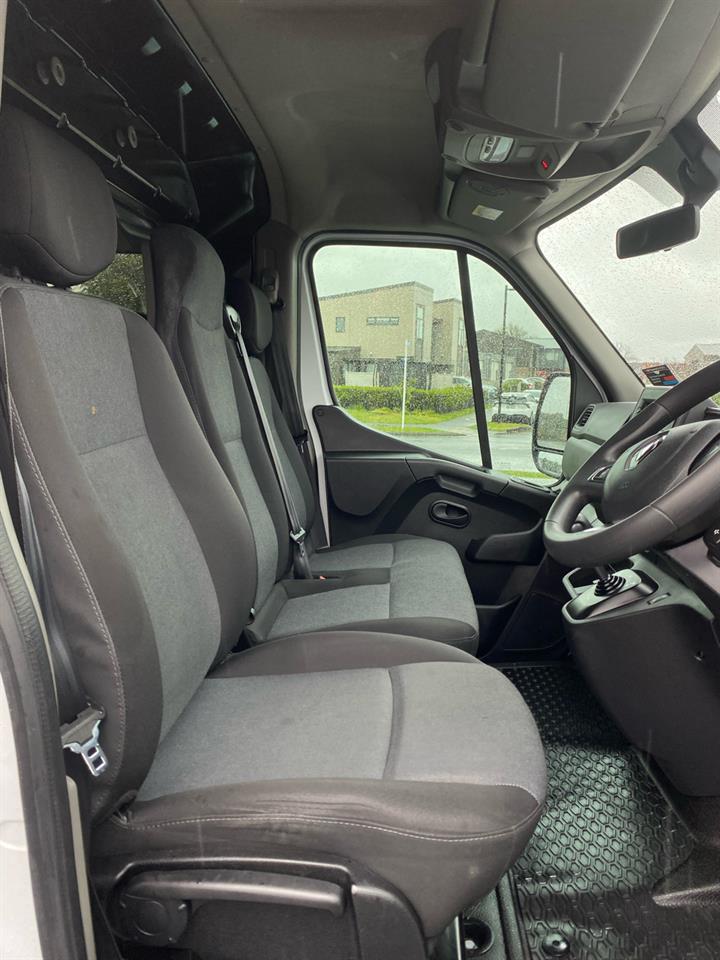 2022 Renault Master