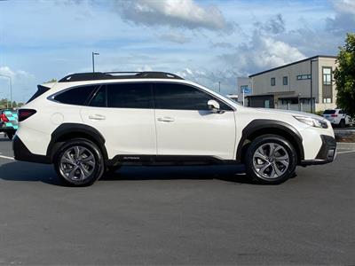 2022 Subaru Outback - Thumbnail