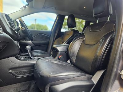 2020 Jeep Cherokee - Thumbnail