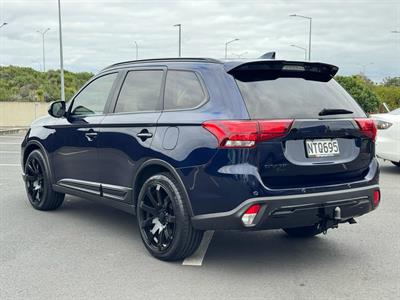 2021 Mitsubishi Outlander - Thumbnail