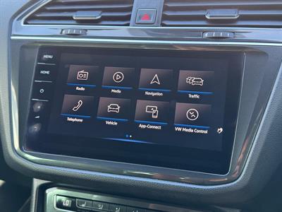 2018 Volkswagen Tiguan - Thumbnail