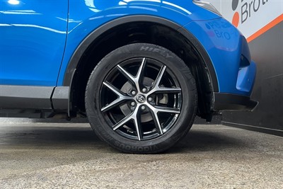 2016 Toyota RAV4 - Thumbnail