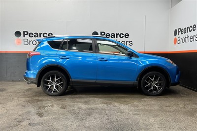 2016 Toyota RAV4 - Thumbnail