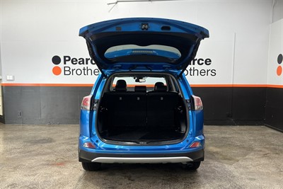 2016 Toyota RAV4 - Thumbnail
