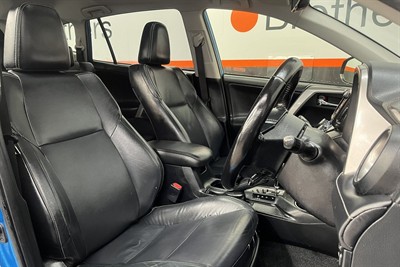 2016 Toyota RAV4 - Thumbnail