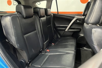 2016 Toyota RAV4 - Thumbnail