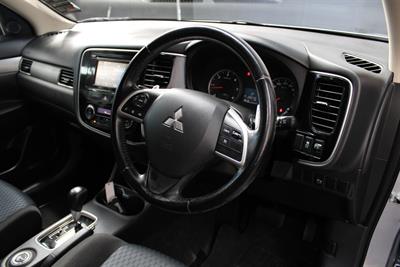 2013 Mitsubishi Outlander - Thumbnail
