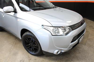 2013 Mitsubishi Outlander - Thumbnail