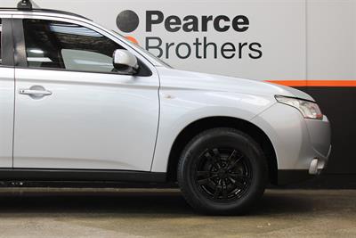 2013 Mitsubishi Outlander - Thumbnail