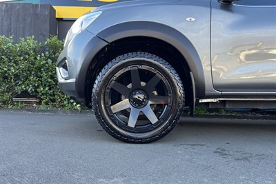 2017 Nissan Navara - Thumbnail