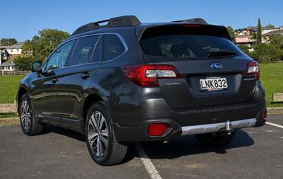 2018 Subaru Outback - Thumbnail