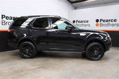 2017 Land Rover Discovery - Thumbnail