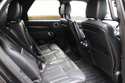 2017 Land Rover Discovery - Thumbnail